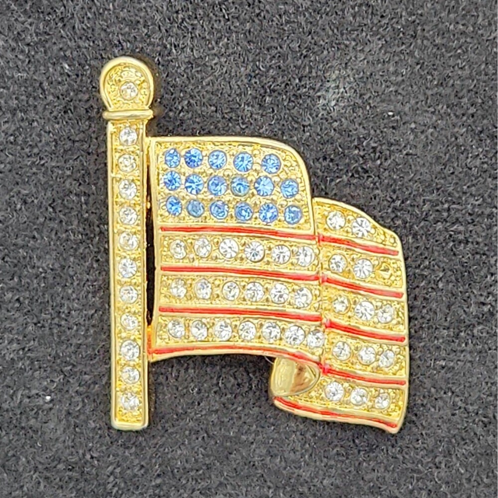Pin Waving American Flag Crystal Rhinestone Brooch Pinback WLIND VTG Gold Electr